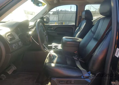 2013 Chevrolet Tahoe K1500 Lt z USA, uszkodzony, nr VIN 1GNSKBE05DR102510